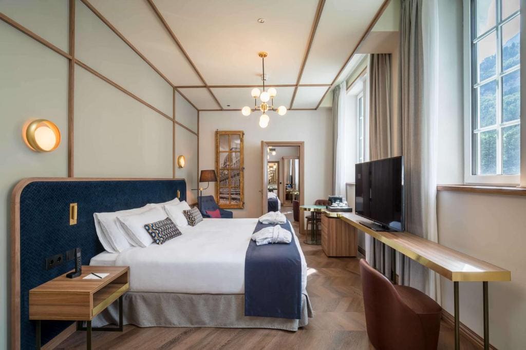 Deluxe Family Room room - Image 3