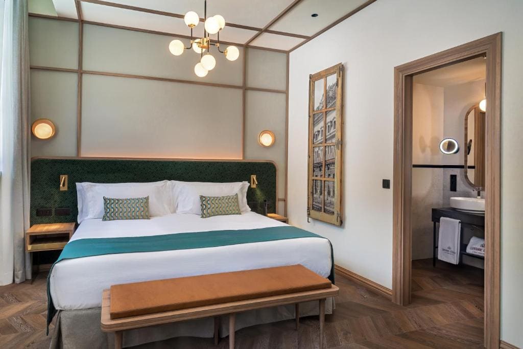 Superior Family Room room - Image 1