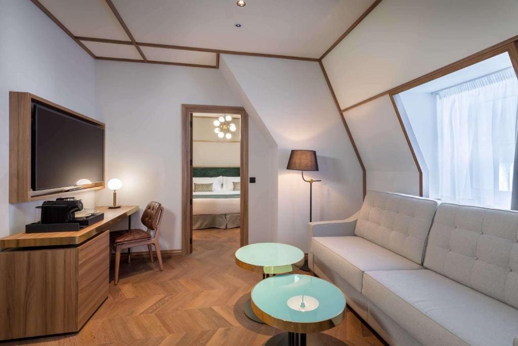 Suite room - Image 1