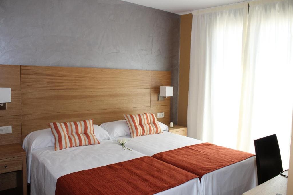 Twin Room with Terrace and Sea view room - Image 2