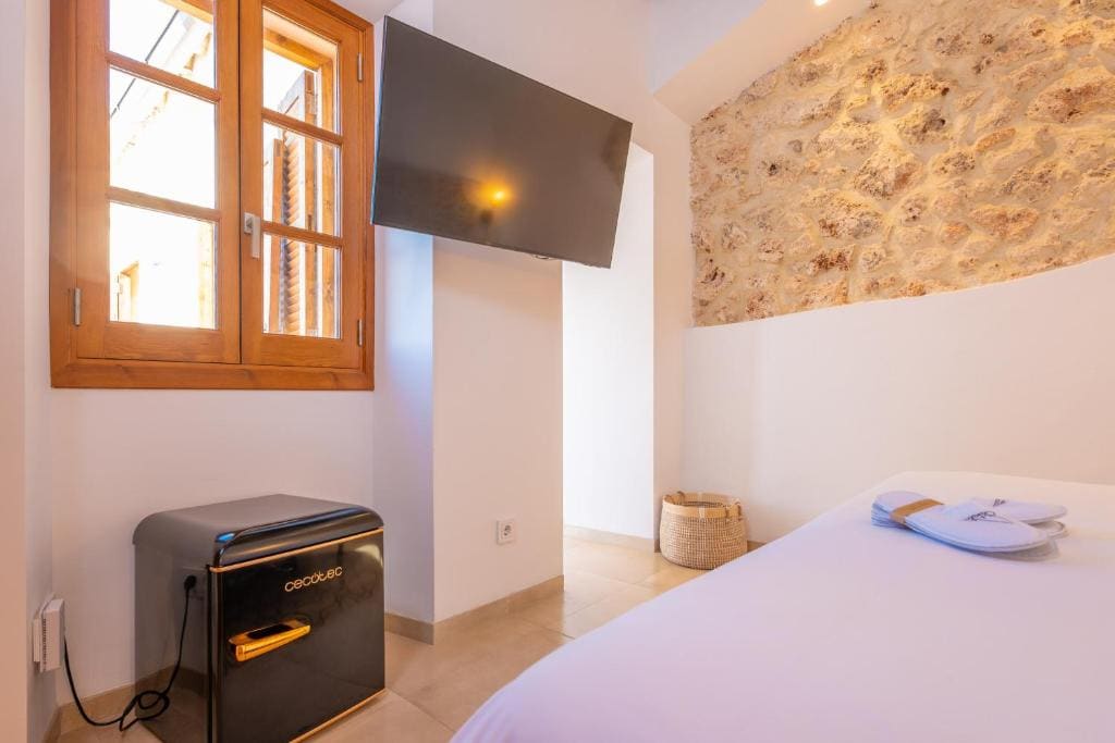 Suite with Pool View room - Image 3