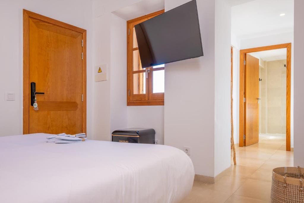 Suite with Pool View room - Image 2
