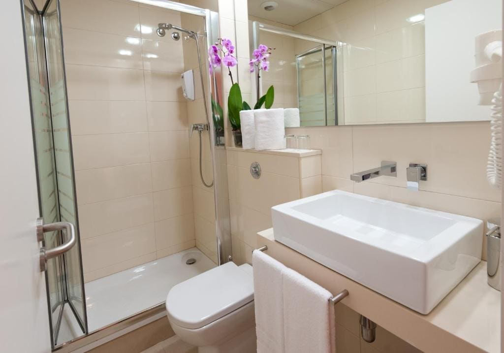 Double or Twin Room with City View room - Image 3