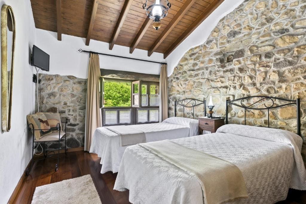 Three-Bedroom Premium Apartment with Balcony room - Image 3