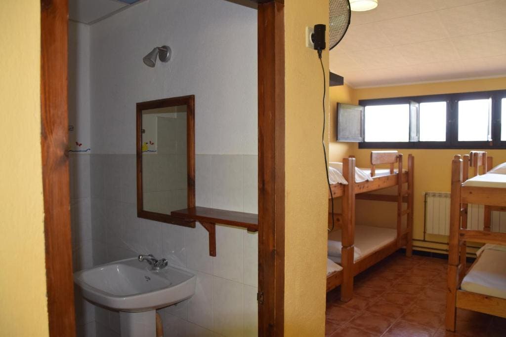 Family Room with Private Bathroom room - Image 3
