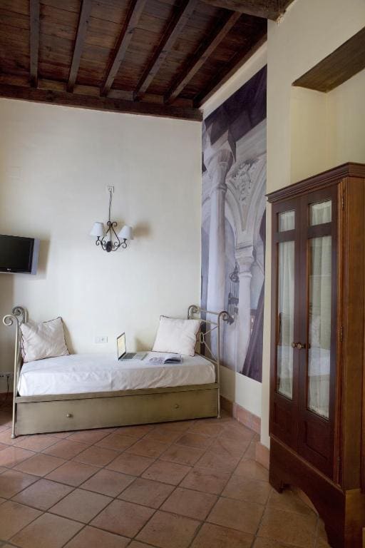 Classic Family Room room - Image 2