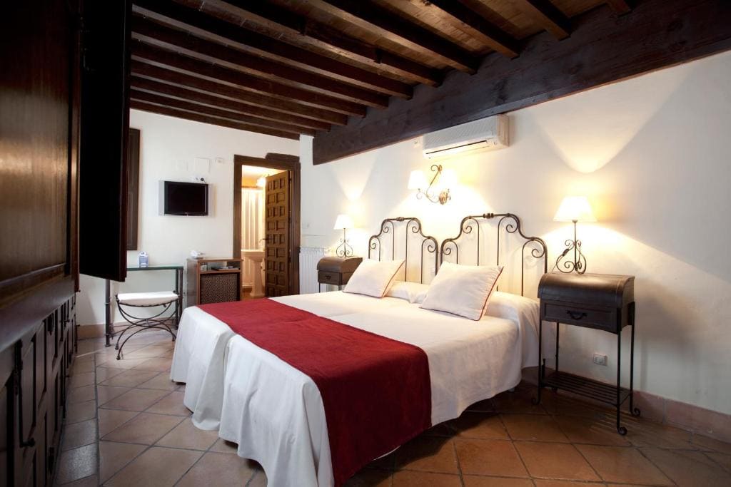 Standard Double or Twin Room room - Image 3