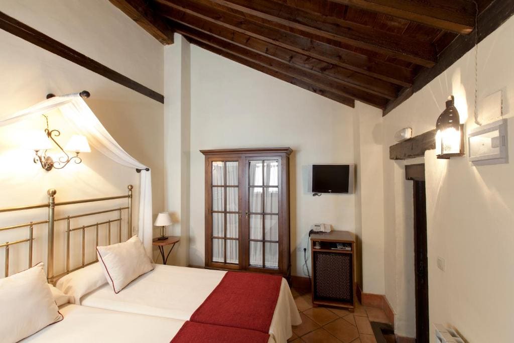 Standard Double or Twin Room room - Image 2
