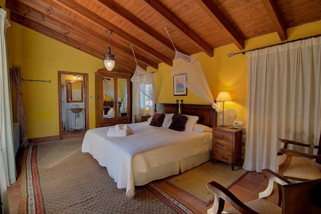 Deluxe Twin Room room - Image 1