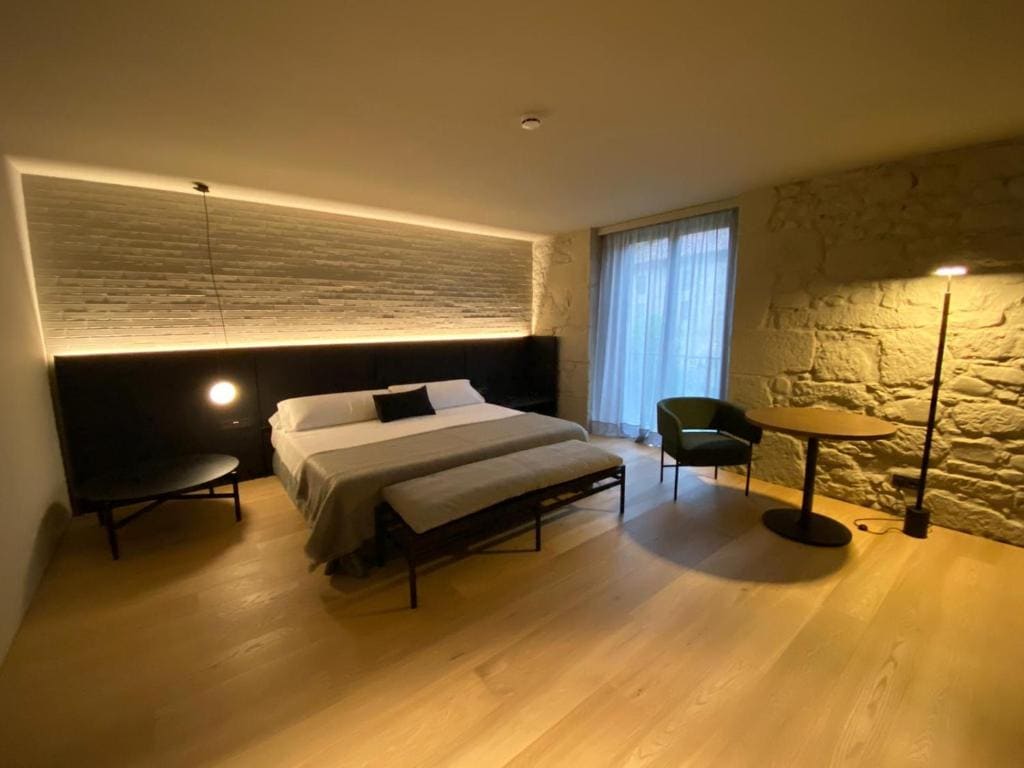 Deluxe Double Room with Balcony room - Image 3