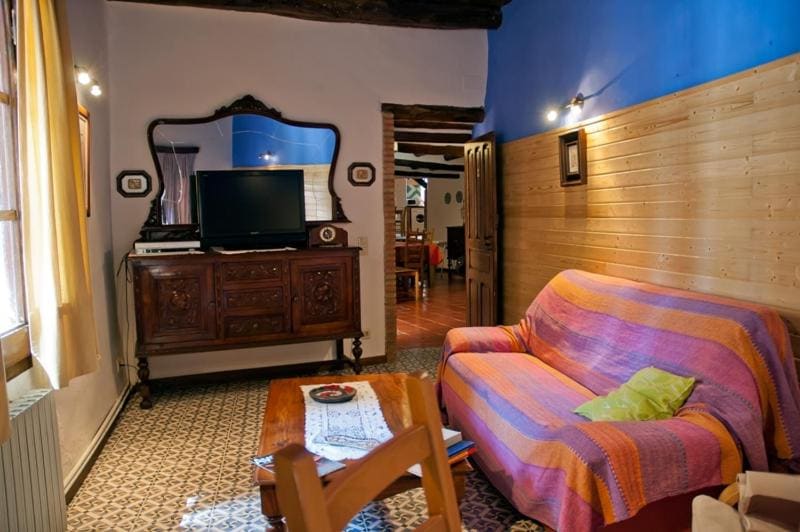 Five-Bedroom House room - Image 2