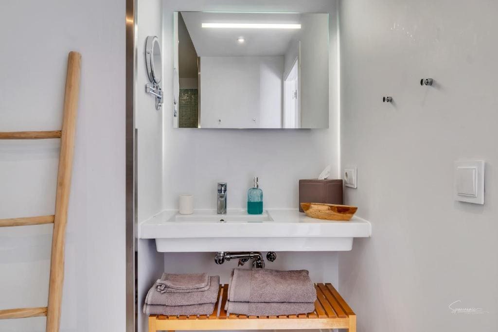 Room room - Image 2