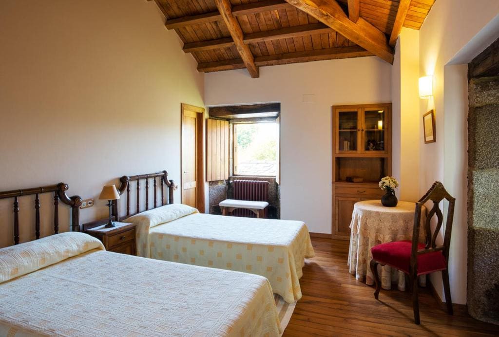 Twin Room with Extra Bed room - Image 1