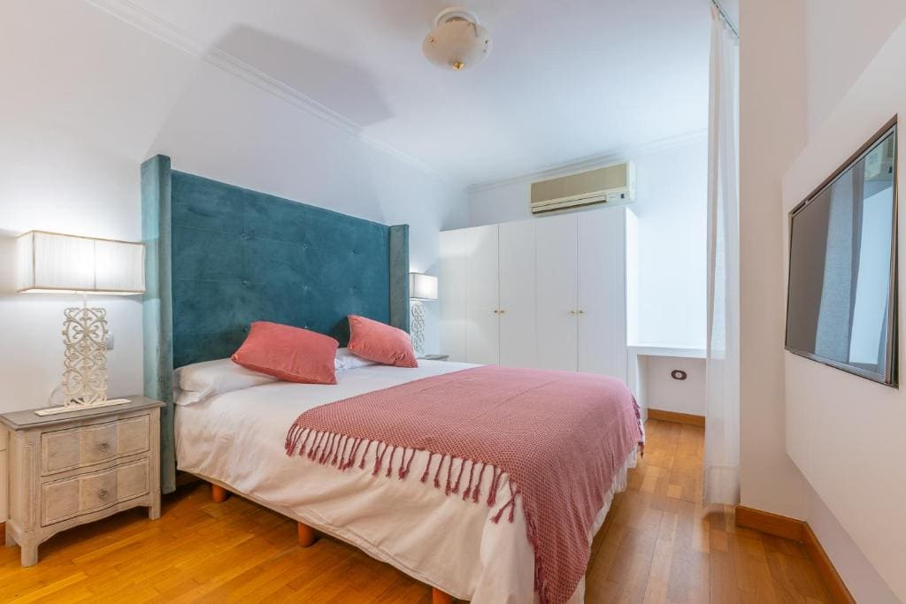 Double Room with Balcony room - Image 1
