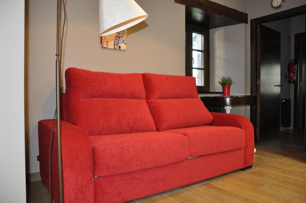 One-Bedroom Apartment room - Image 1