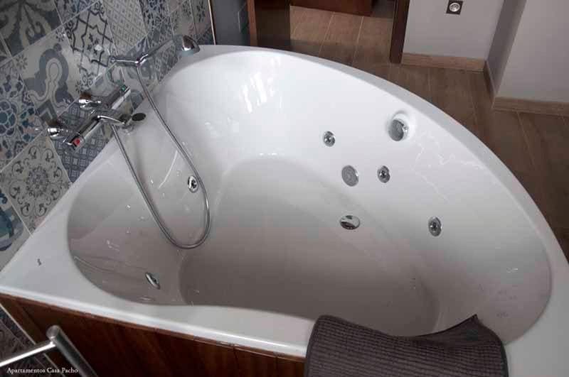 Two Bedroom Apartment with Spa Bath room - Image 2