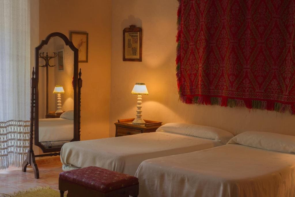 Superior Twin Room room - Image 3