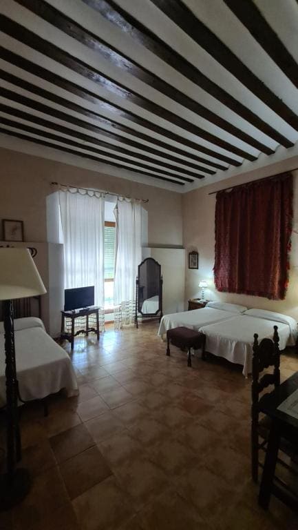 Superior Twin Room room - Image 2