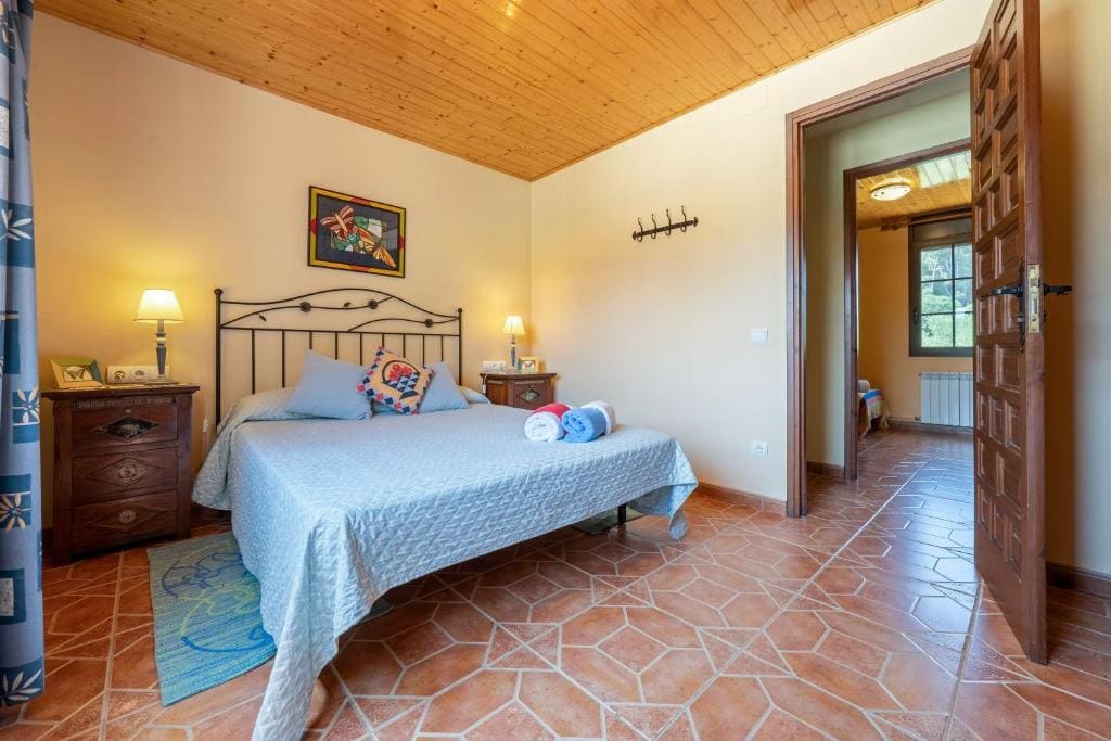 Three-Bedroom Premium Apartment with Balcony room - Image 3