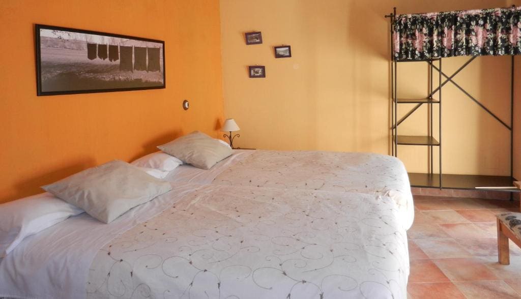 One-Bedroom House room - Image 1