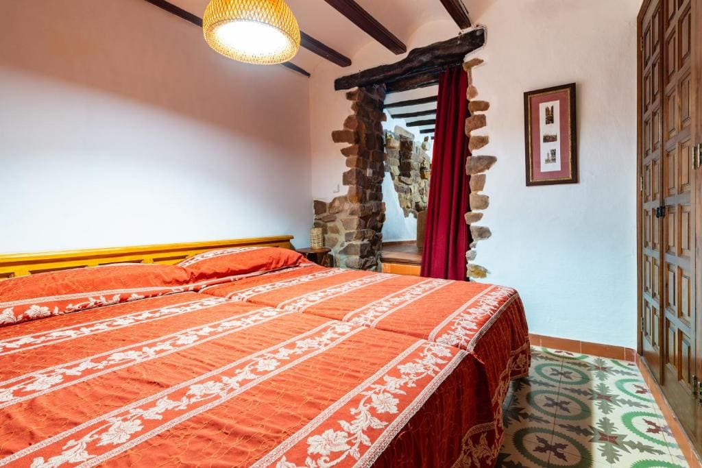 Three-Bedroom Premium Apartment with Balcony room - Image 1