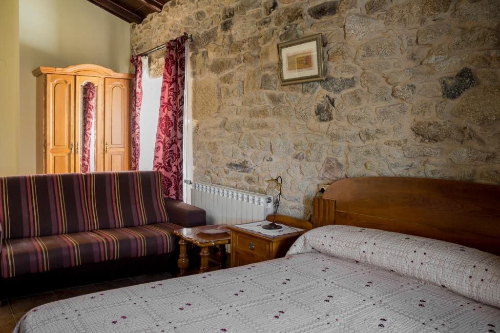 Deluxe Double Room with Bath room - Image 1