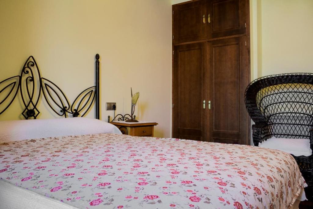 Deluxe Queen Room room - Image 2