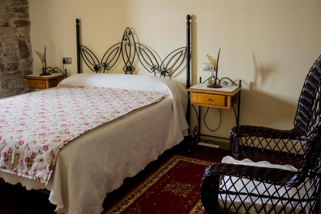 Deluxe Queen Room room - Image 1