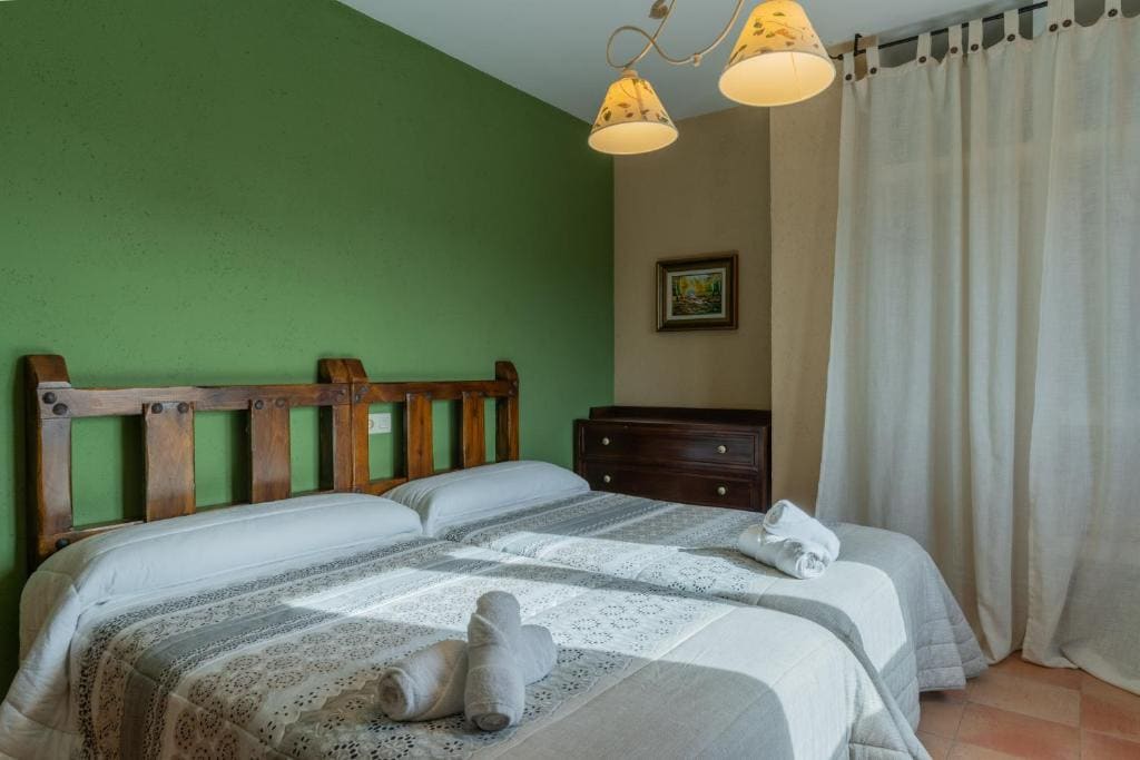 Four-Bedroom House room - Image 3