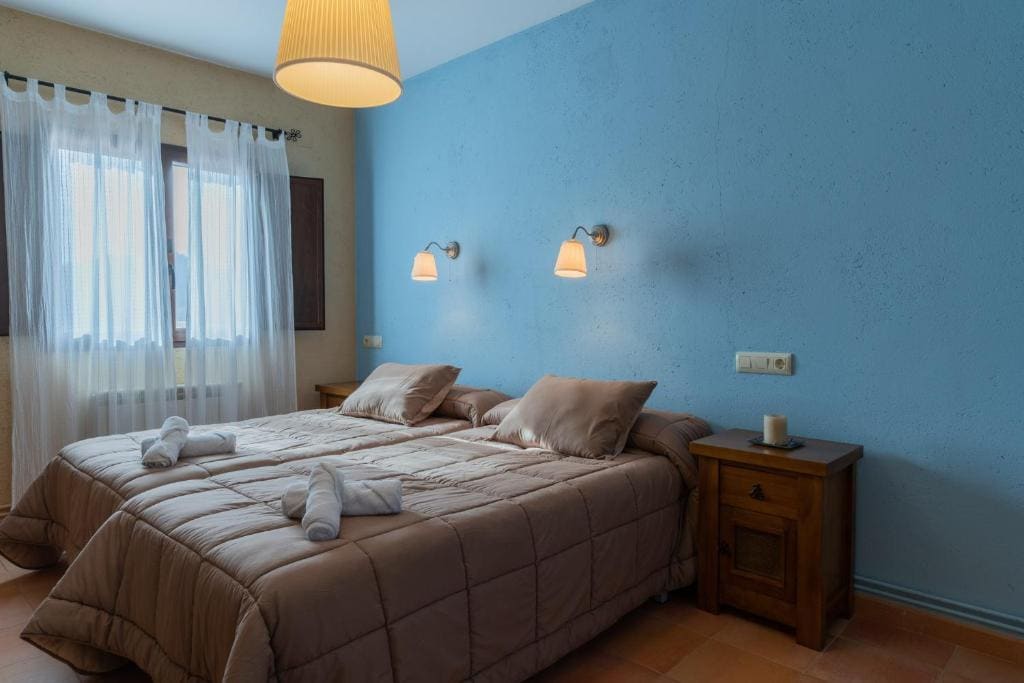 Four-Bedroom House room - Image 2