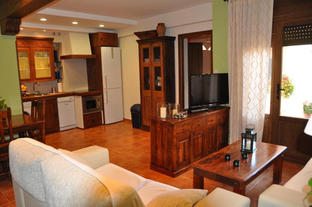 One-Bedroom House room - Image 3