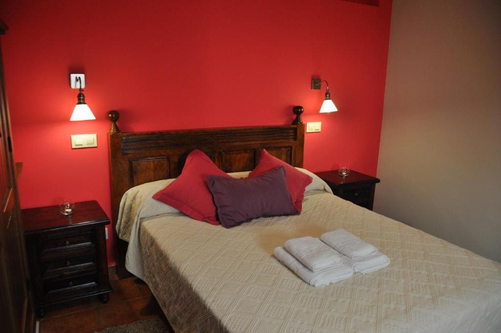 One-Bedroom House room - Image 1
