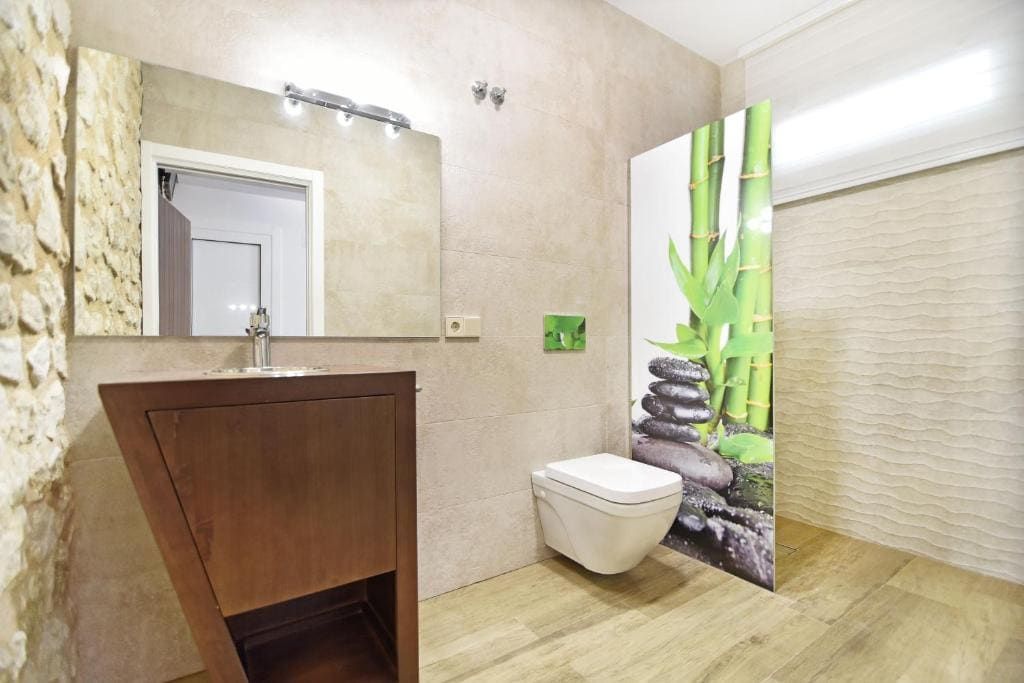 Deluxe Double Room with Balcony room - Image 3