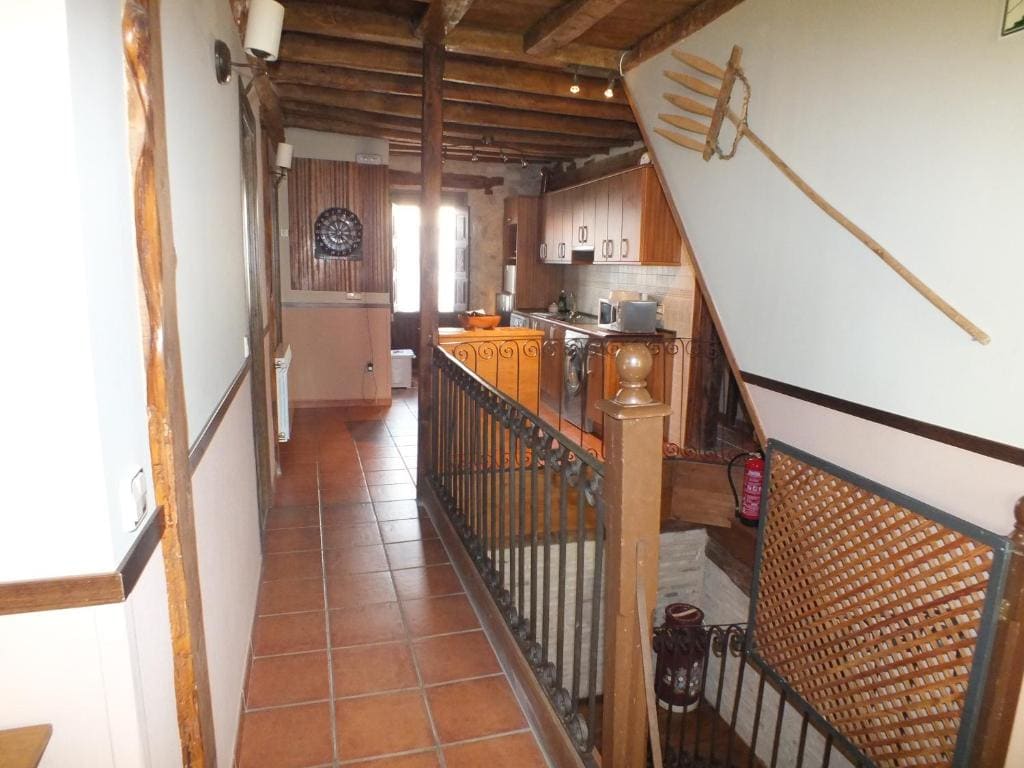 Five-Bedroom House room - Image 2