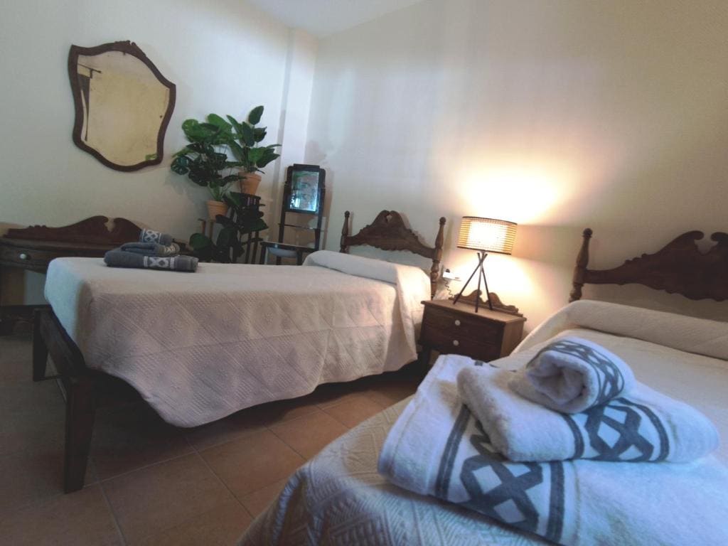 Six-Bedroom House room - Image 3