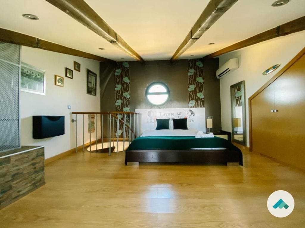 Four-Bedroom Holiday Home room - Image 2