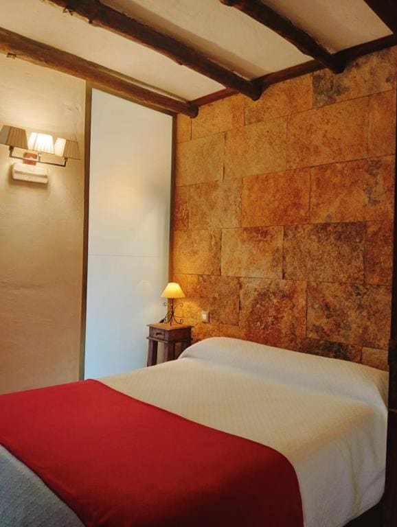 Seven-Bedroom House room - Image 3
