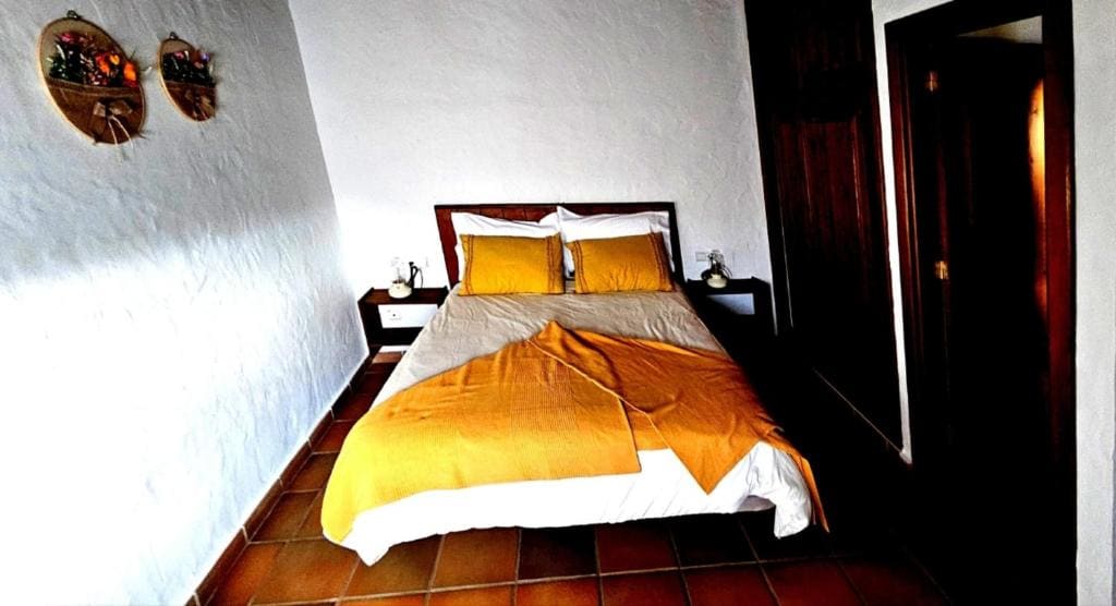 Deluxe Queen Room room - Image 1