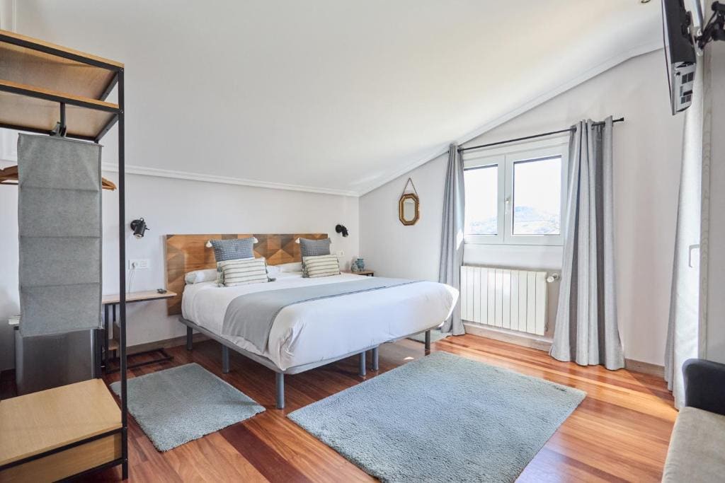 Deluxe Double Room with Balcony room - Image 3