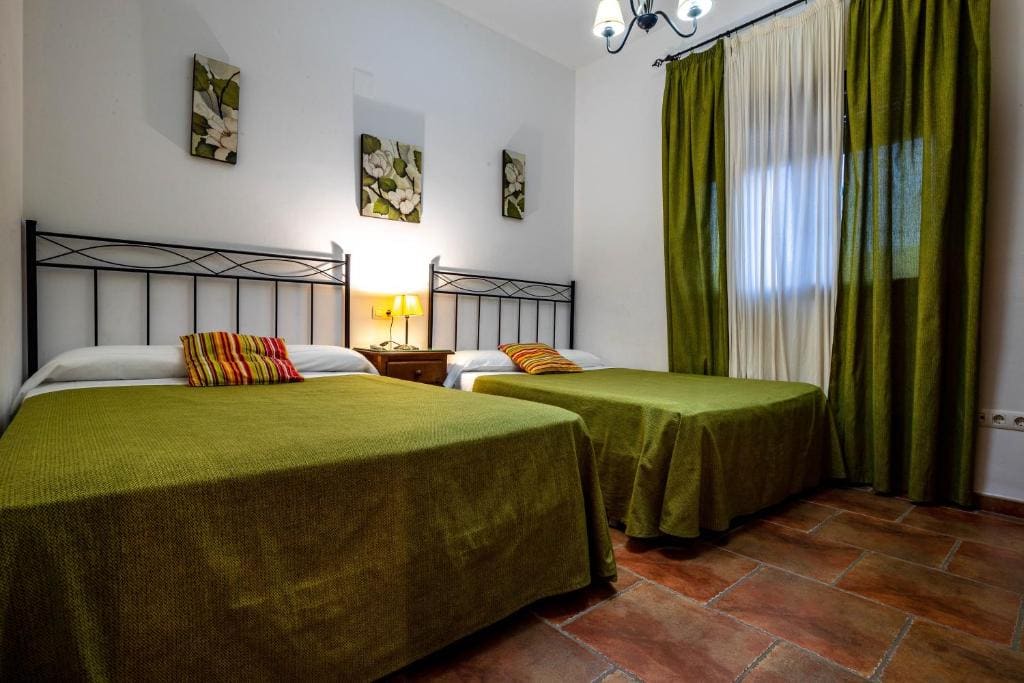 Four-Bedroom House room - Image 2