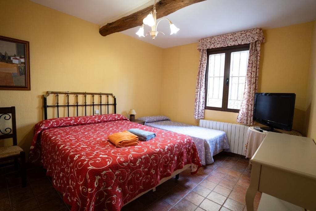 Triple Room with Private Bathroom room - Image 2