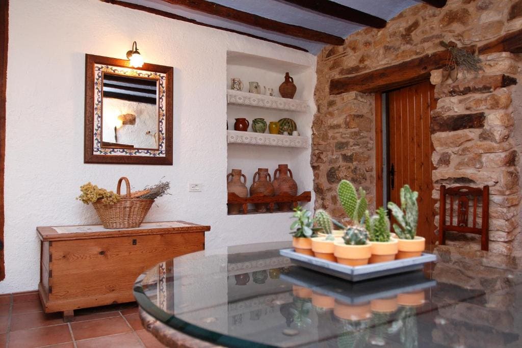Six-Bedroom Cottage room - Image 2