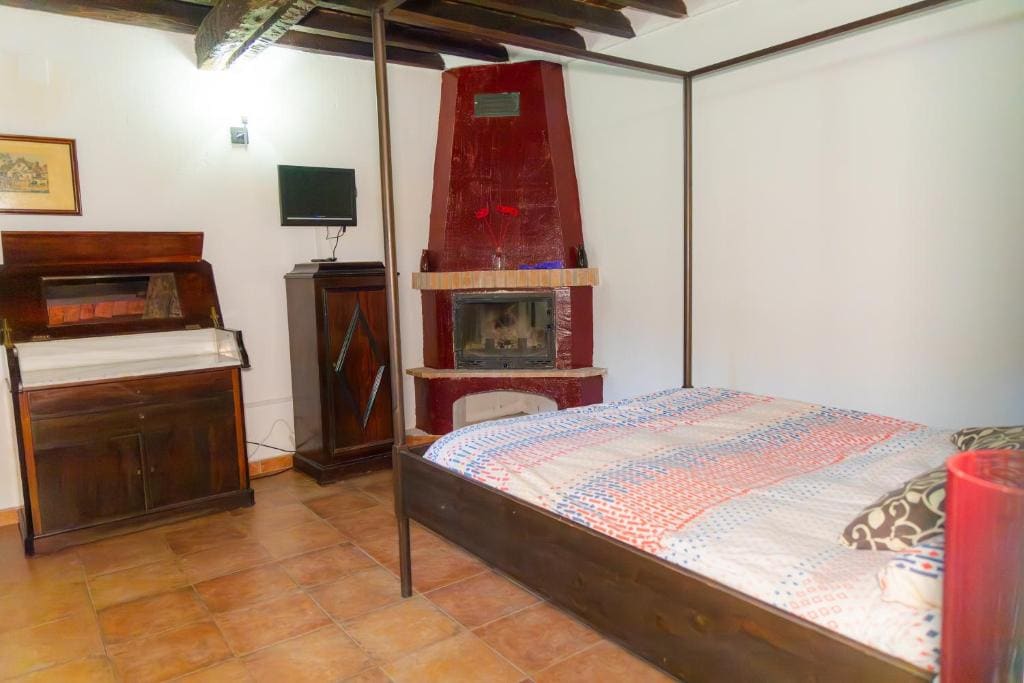 Deluxe Double Room with Bath room - Image 3