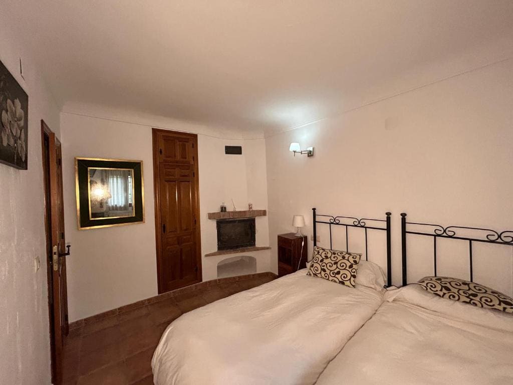 Double Room with Private Bathroom room - Image 1
