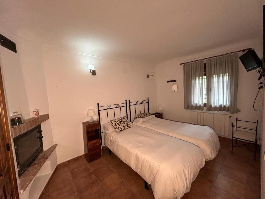 Double Room with Private Bathroom room - Image 3