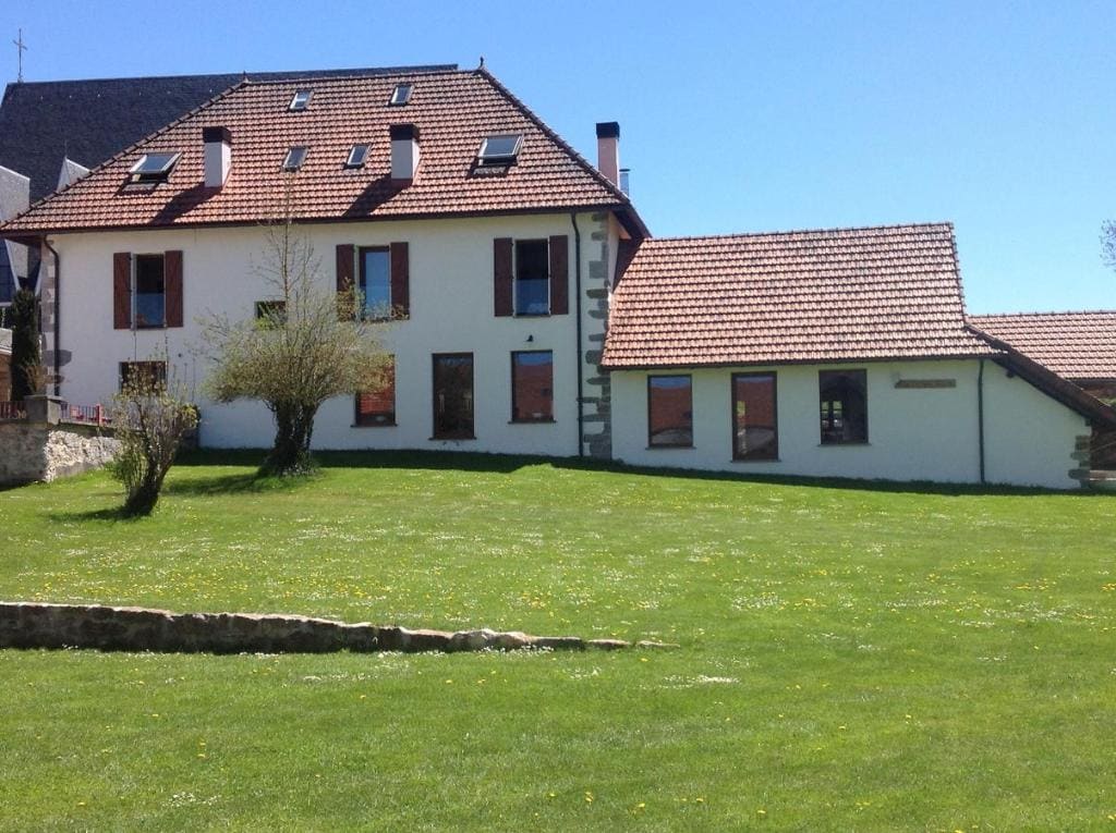 Six-Bedroom House room - Image 1
