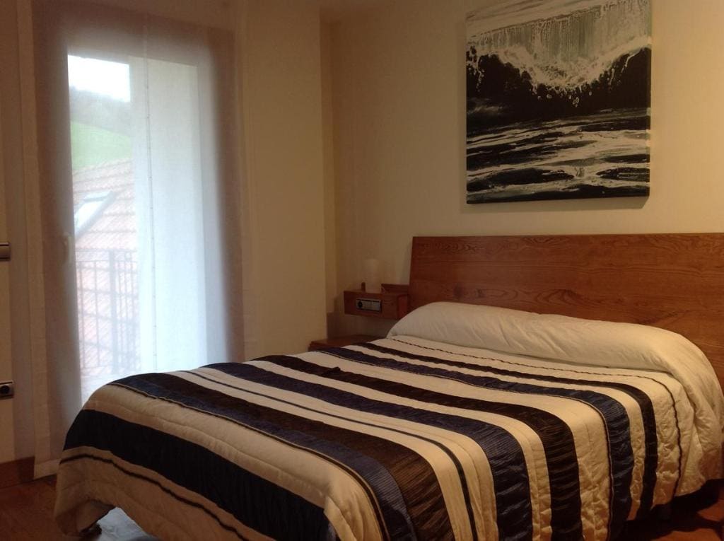 Six-Bedroom House room - Image 3