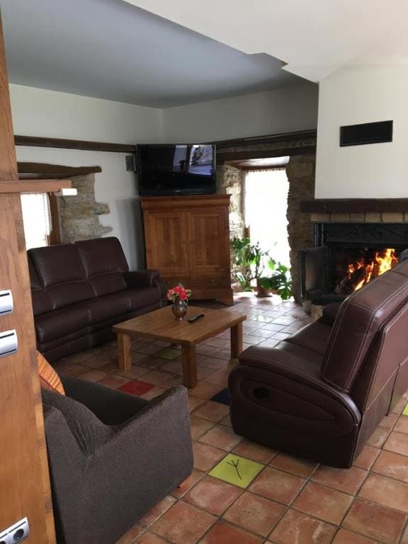 Six-Bedroom House room - Image 2