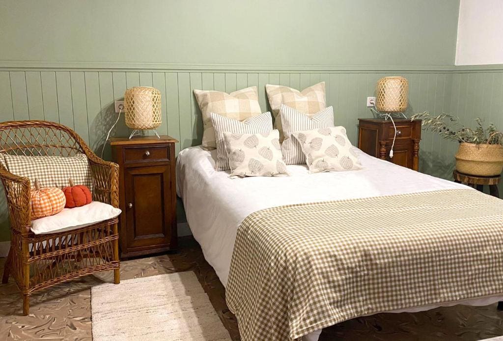 Four-Bedroom House room - Image 2