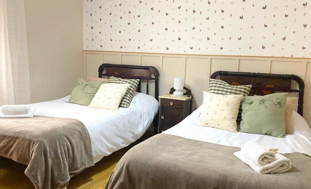 Four-Bedroom House room - Image 1